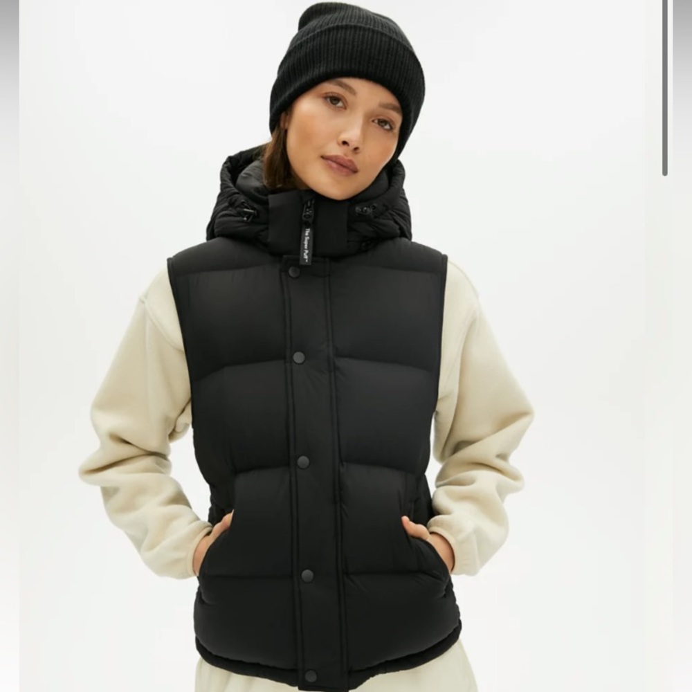 Aritzia TNA Super Puff Vest Color Caban Woman’s size small